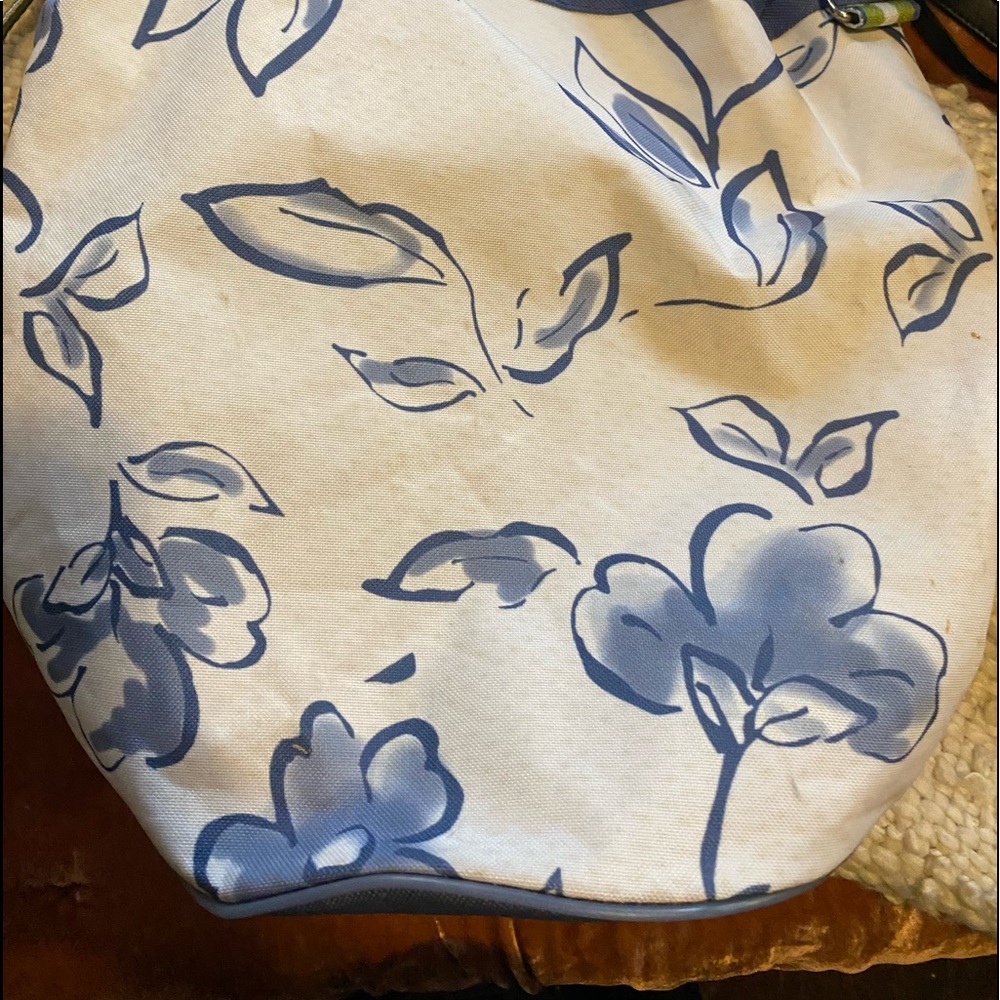 Floral pattern drawstring closure beach bag. - Picture 10 of 10